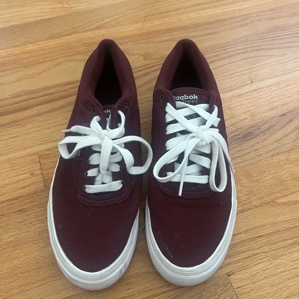 Reebok Classic women’s Maroon Sneakers size 8.5